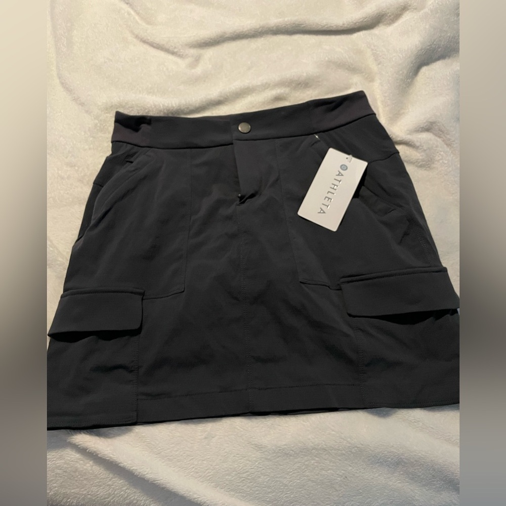 Athleta Trekkie Skort 2.0 Gunmetal Gray pleated Stretch ripstop front
Zip size 8